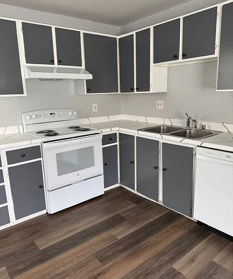 425 Irwin St #1 — Photo 1