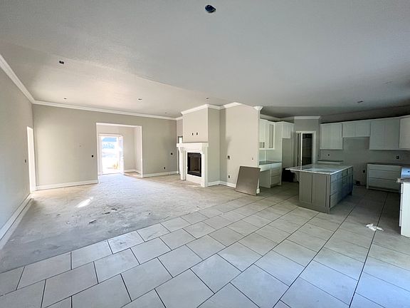 5th image of 2402 N Kathryn Ln