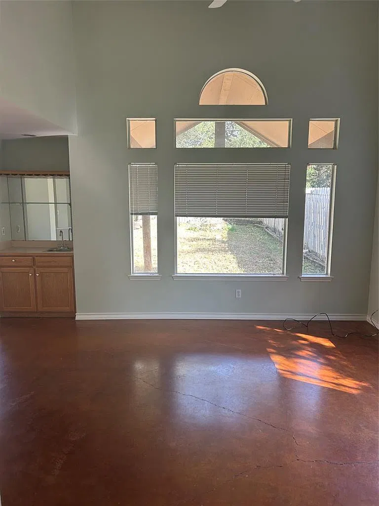 3 bed, 2.5 bath, 1463 sqft, $2,100 — Photo 4