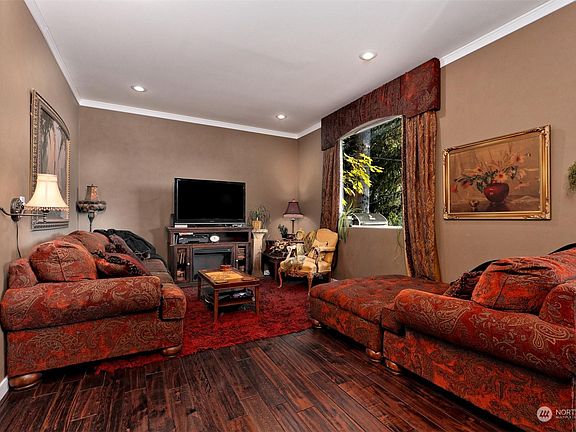 3rd image of 2141 E Timberlake West Dr