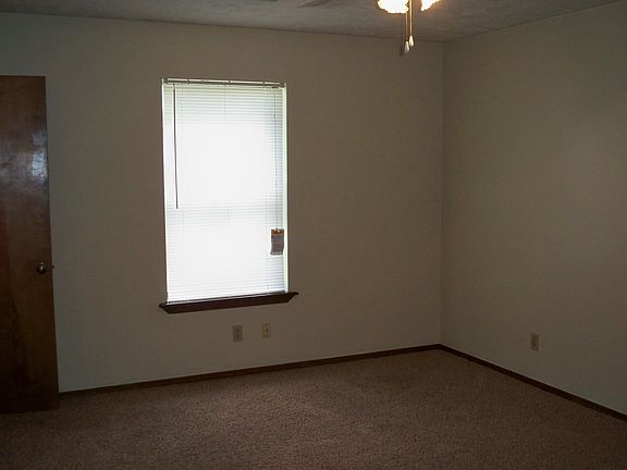 2nd image of 1303 W Doris St