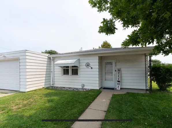 1936 W 12th St, Grand Island, NE 68803
