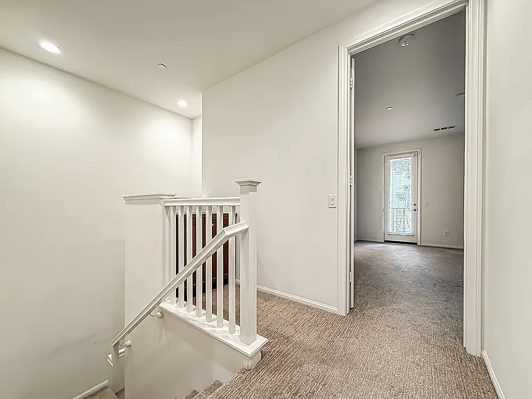 389 Castiano St — Photo 11