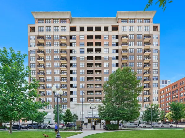 849 N Franklin St Unit 920, Chicago, IL 60610