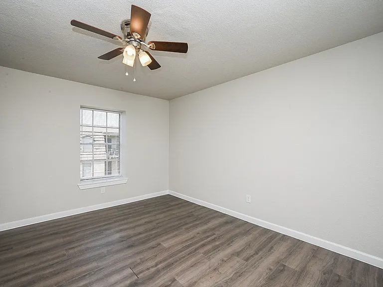 1518 East Ave — Photo 45