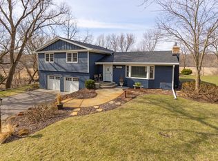 18427 Heathcote Ln, Deephaven, MN 55391
