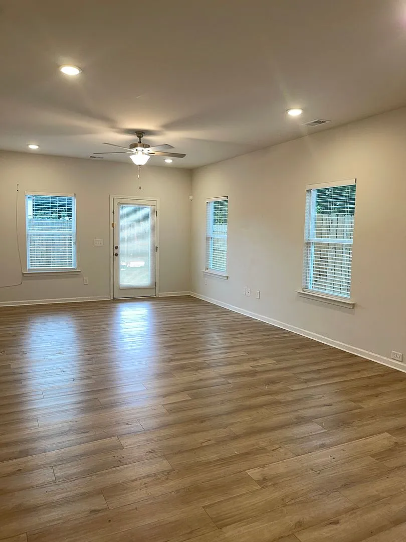 Great 3 Bed 2 Bath Brick Ranch in Brand New Community! — Photo 2