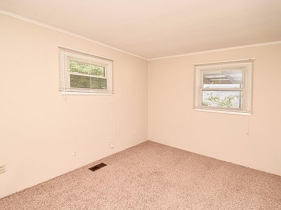 4th image of 2573 Ontario St