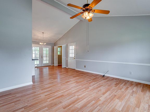 2nd image of 120 Sunshine Ave