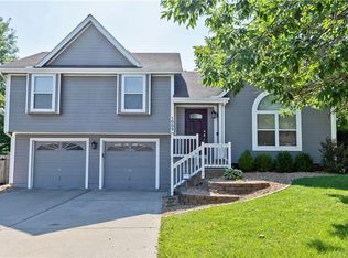 1005 NE Applewood St, Lees Summit, MO 64086