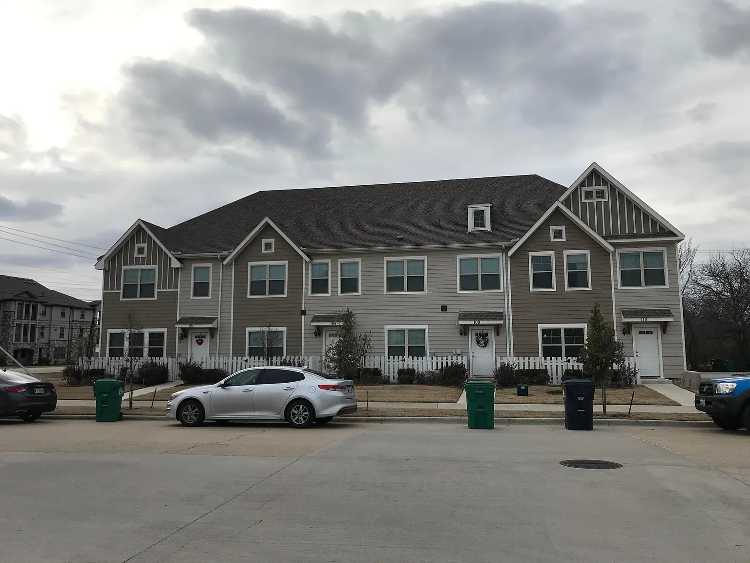 3 bed, 3.5 bath, 1857 sqft, $1,950 — Photo 1