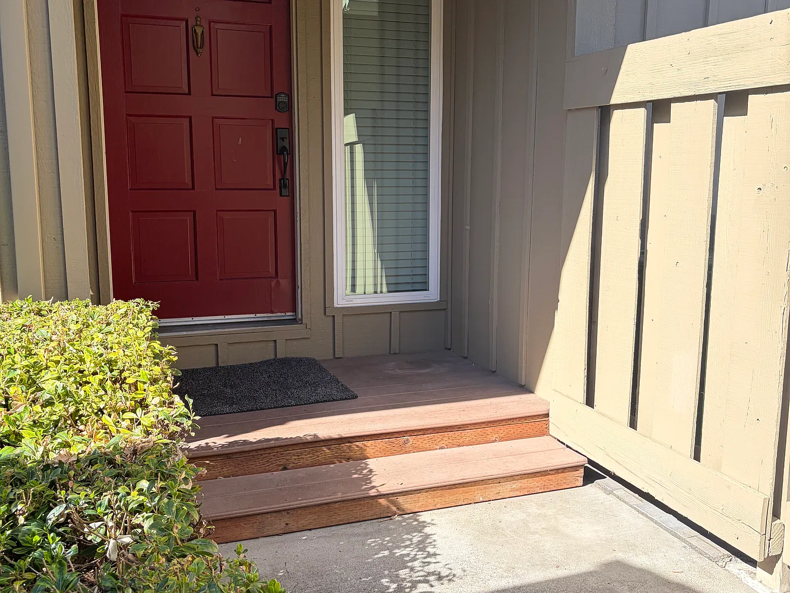 3 bed, 2.5 bath, 1673 sqft, $4,200 — Photo 2
