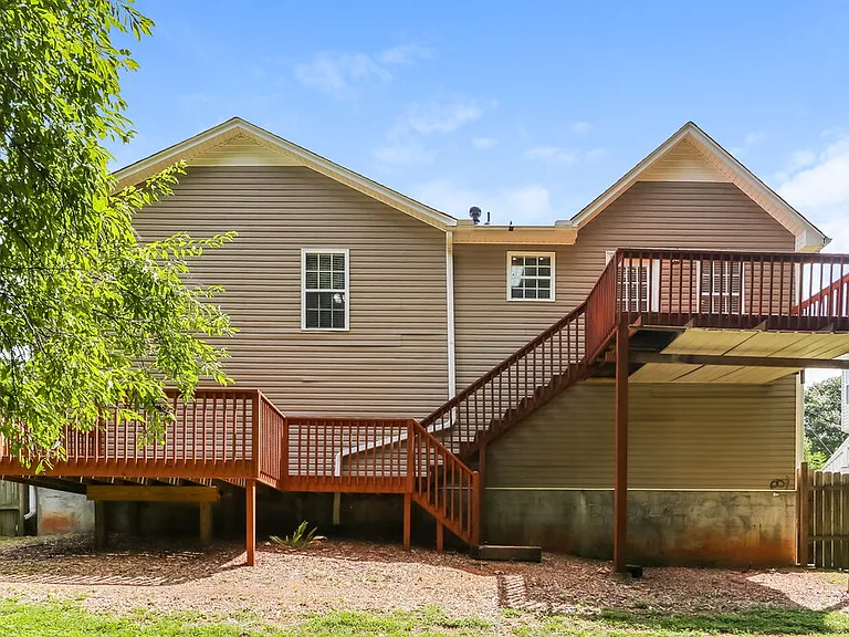 639 Sheffield Ct — Photo 17