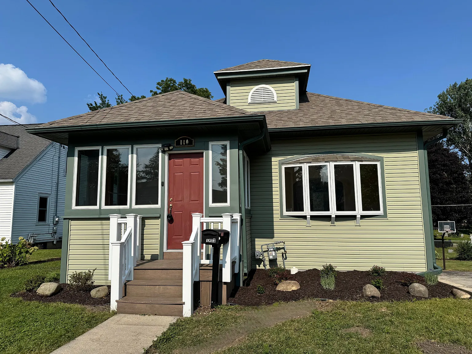 3 bed, 1986 sqft, $2,200 — Photo 1