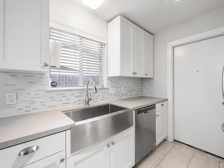 12902 Lamplight Village Ave — Photo 13
