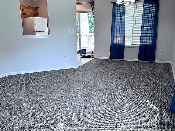 3rd image of 808 Sandy Ct