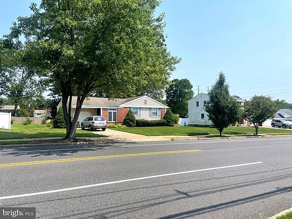 3rd image of 2414 New Albany Rd