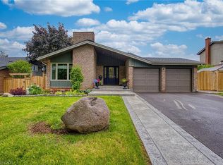 1340 Monmouth Dr, Burlington, ON L7P3J6