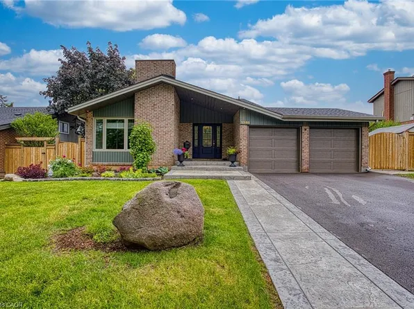 1340 Monmouth Dr, Burlington, ON L7P 3J6