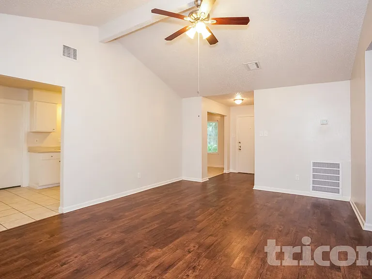 22510 Leedstown Ln — Photo 2