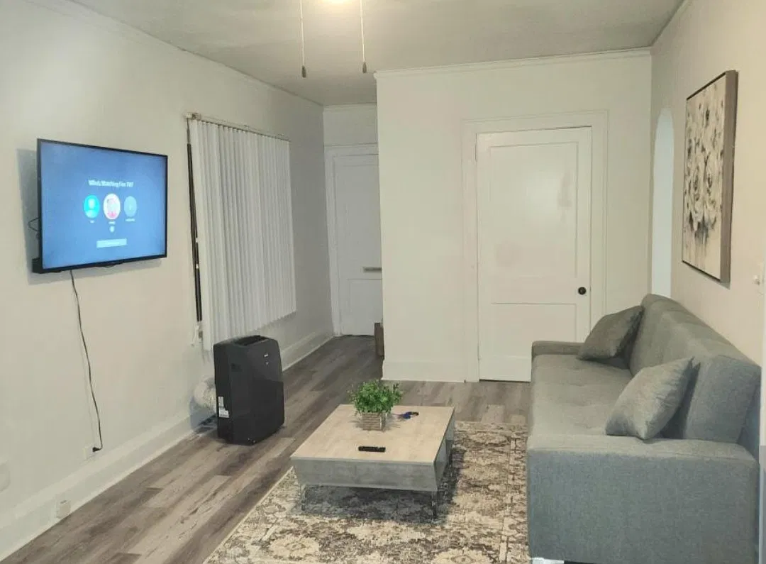 1 bed, 750 sqft, $2,300 — Photo 1