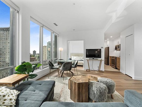 4th image of 989 Nelson St #1204
