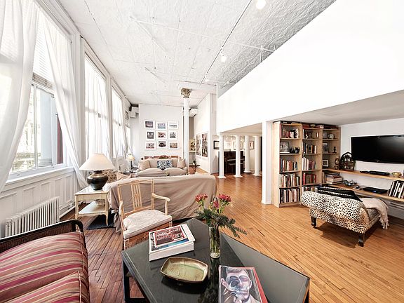 3rd image of 62 Greene St APT 2