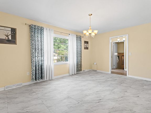 5th image of 313 Alder Dr