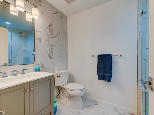 78 Wendover Ct, Bedminster, NJ 07921