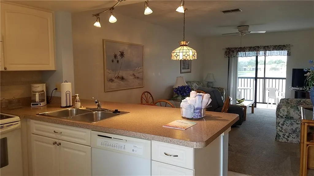 2 bed, 2.0 bath, 886 sqft, $1,850 — Photo 2