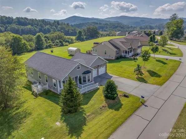 103 River Breeze Ln, Etowah, NC 28729