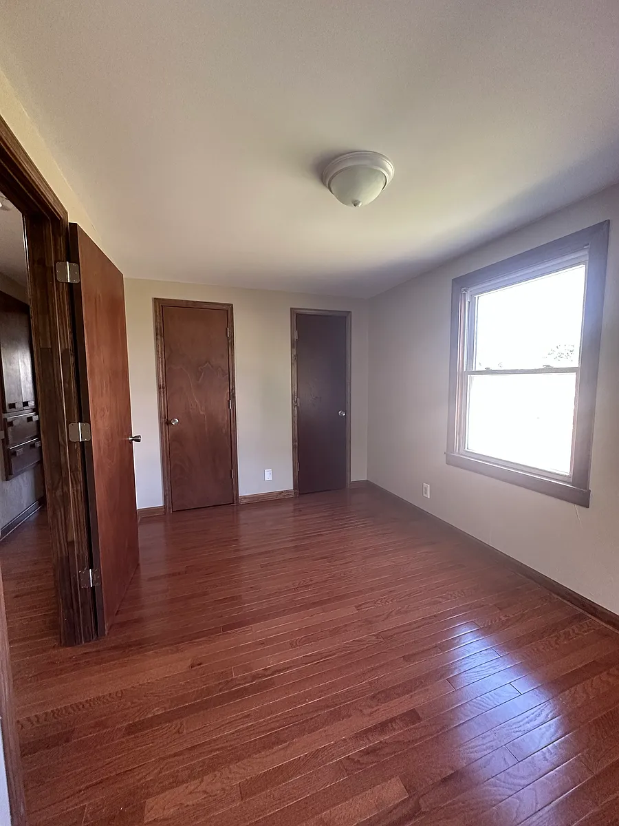 Building Photo - 201 W Darrow Ave #201