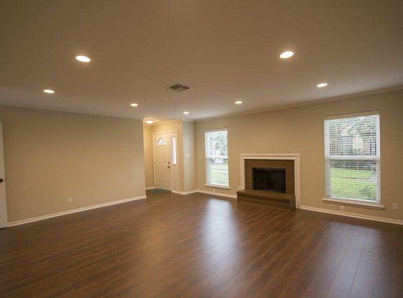 3rd image of 101A Maplewood Dr APT 18