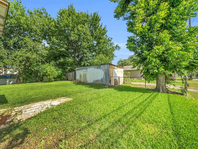 7304 Kinney St — Photo 7
