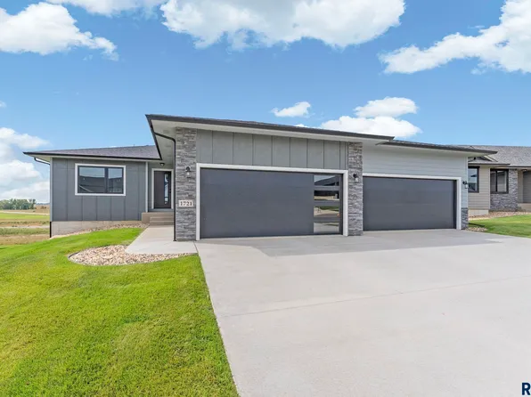 1721 N Concord Dr, Sioux Falls, SD 57110