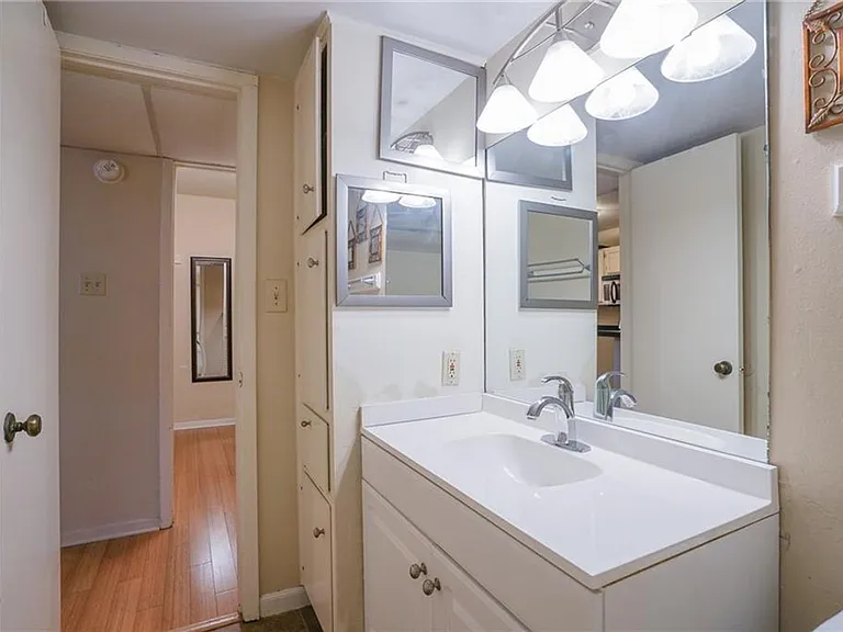 1000 W 26th St #103 — Photo 9