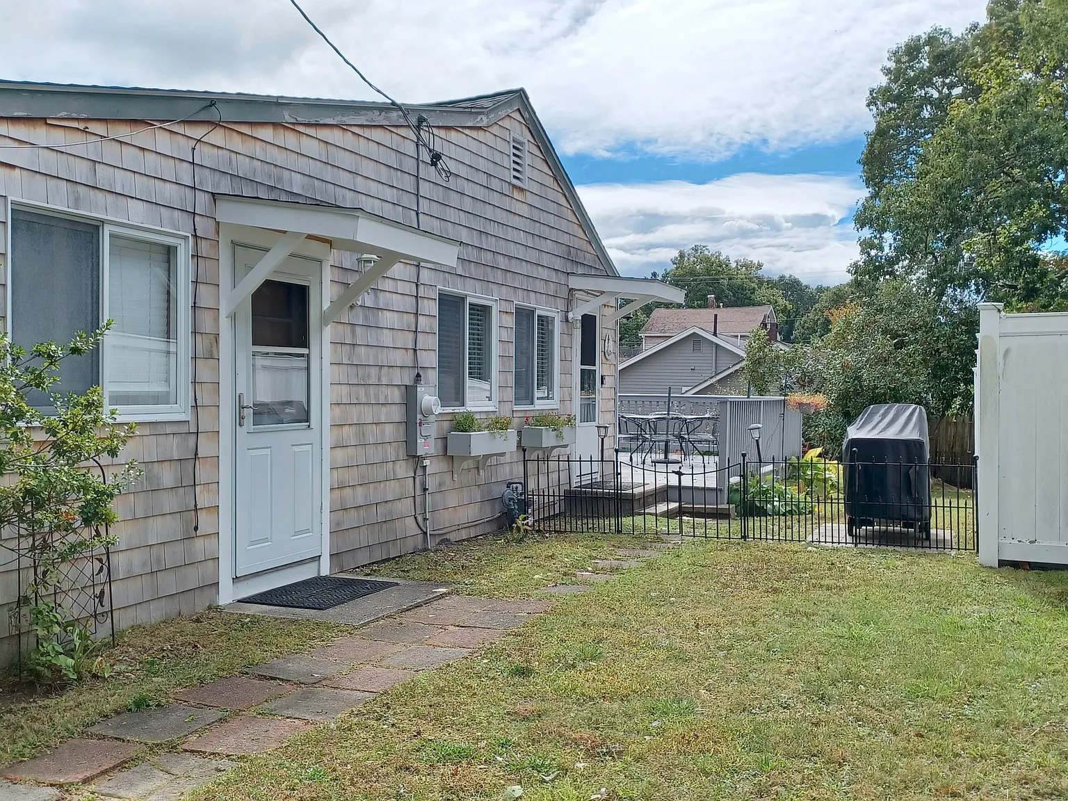 3 bed, 840 sqft, $1,800 — Photo 2