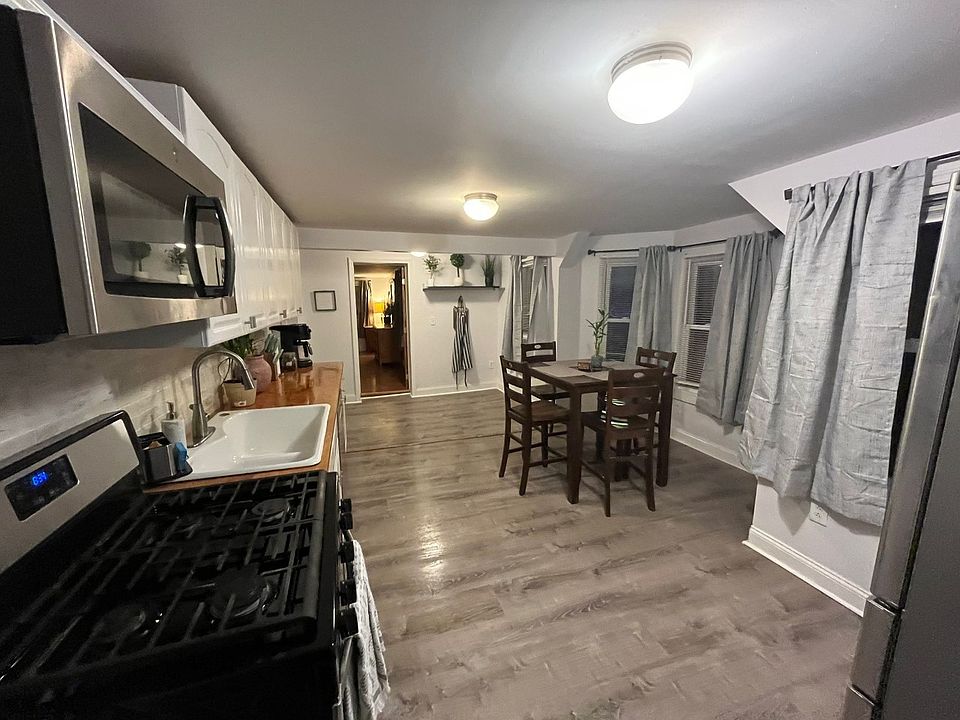 Great layout kitchen 18' by 11' ft...