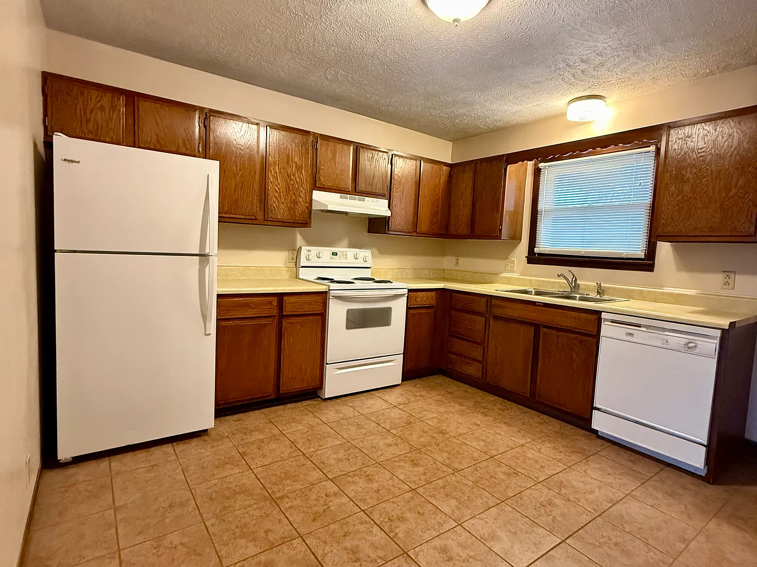 2 bed, 850 sqft, $900 — Photo 4