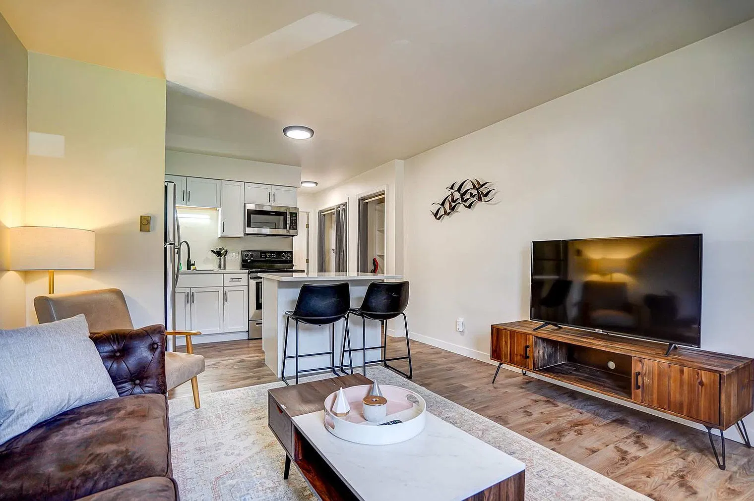 1 bed, 1.0 bath, 452 sqft, $2,358 — Photo 3