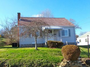207 N 6th St, Youngwood, PA 15697