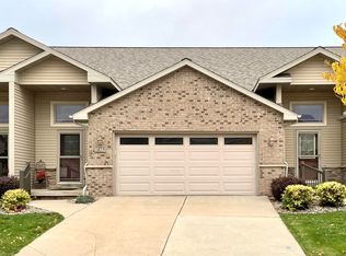 1255 Prairie Falcon Trl, Green Bay, WI 54313