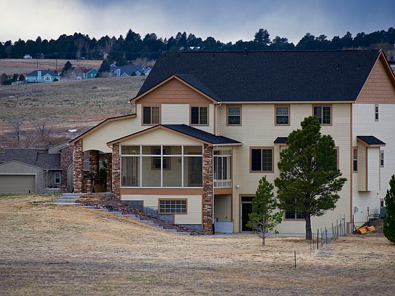 Enclosed patio w/sliding gla