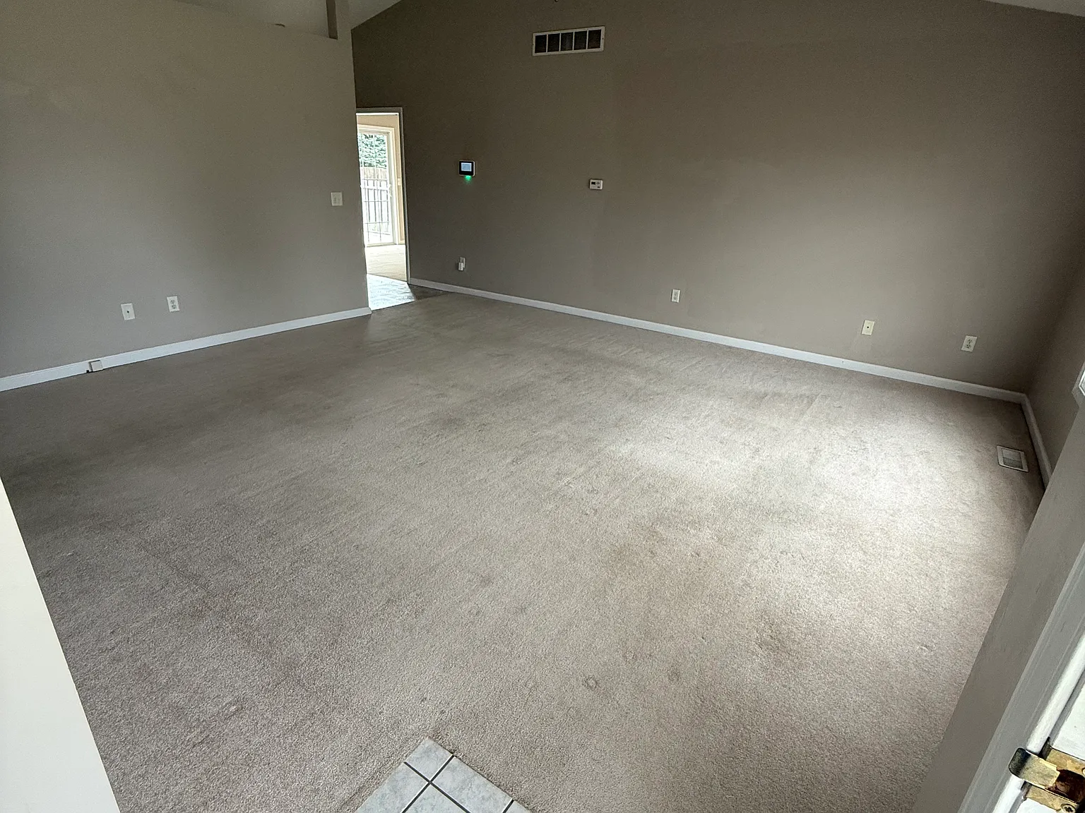 810 Cyndy Ln — Photo 2