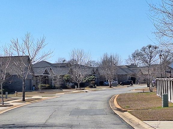 4th image of 114 Barnyard Way