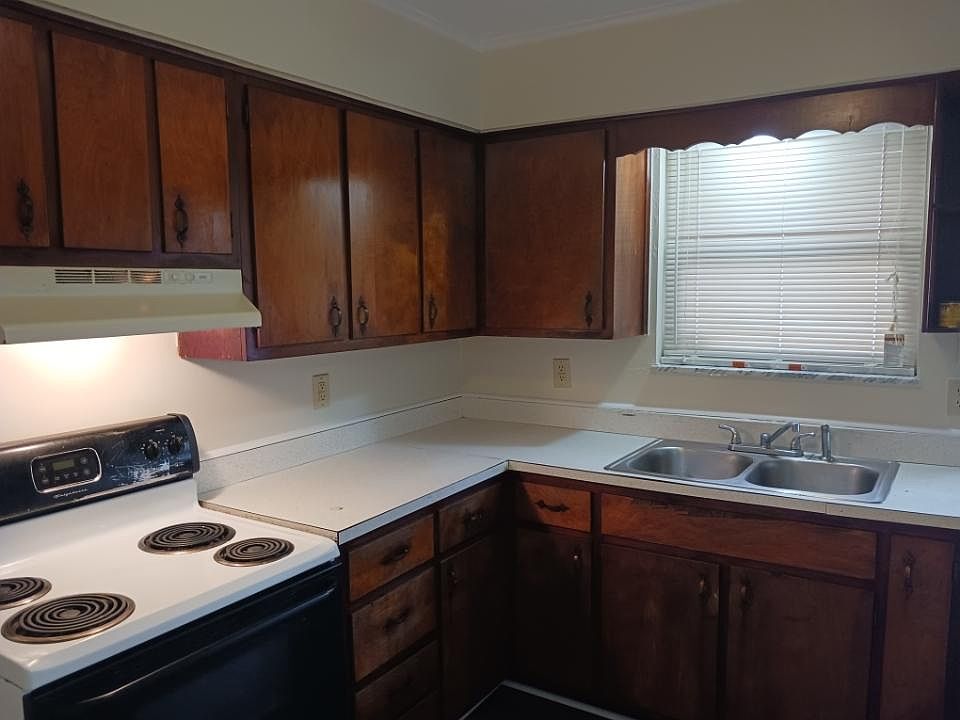 2nd image of 1209 E Perry St