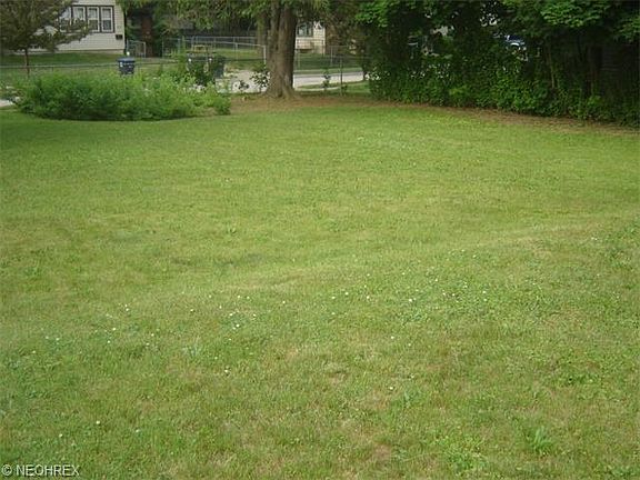 5th image of 2439 Pelton Ave