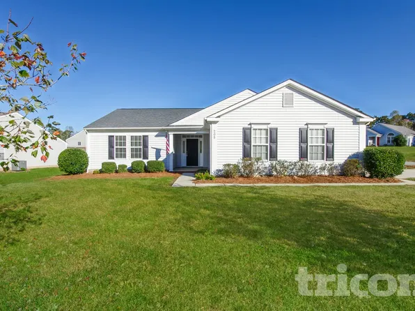 205 Brookstone Dr, Mount Holly, NC 28120