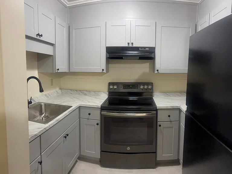 333 Audubon Dr — Photo 3