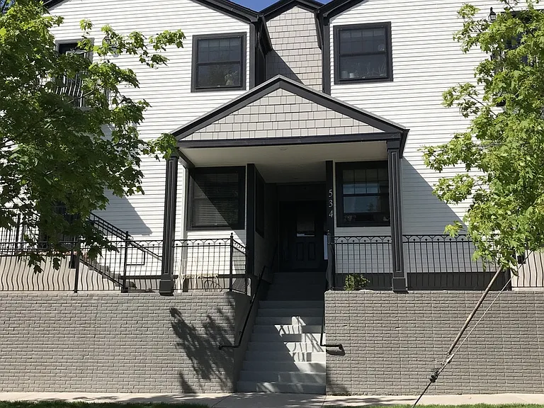 534 E Front St — Photo 2